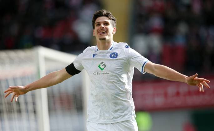 Sport Themen der Woche KW08 Igor Matanovic (9, Karlsruher SC) erzielt das 2:0 für den KSC 24.02.2024, Fußball, 2. Bundesliga, FC Kaiserslautern - Karlsruher SC, 23. Spieltag, Saison 2023 24, Fritz Walter Stadion, Kaiserslautern, Deutschland, zmdz, ** DFB & DFL regulations prohibit any use of photographs as image sequences and or quasi-video. ** FC Kaiserslautern - Karlsruher SC *** Igor Matanovic 9, Karlsruher SC scores 2 0 for KSC 24 02 2024, Football, 2 Bundesliga, FC Kaiserslautern Karlsruher SC, Matchday 23, Season 2023 24, Fritz Walter Stadion, Kaiserslautern, Germany, zmdz, DFB DFL regulations prohibit any use of photographs as image sequences and or quasi video FC Kaiserslautern Karlsruher SC
