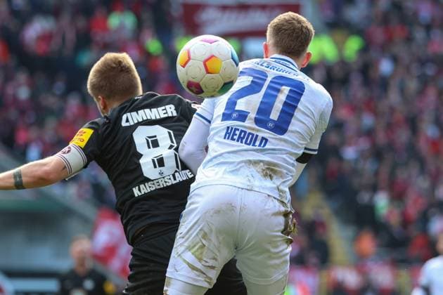 24.02.2024, xusrbx, Fussball 2.Bundesliga, 1.FC Kaiserslautern - Karlsruher SC emspor, v.l. Jean Zimmer (1. FC Kaiserslautern, 8), David Herold (Karlsruher SC , 20), (DFL DFB REGULATIONS PROHIBIT ANY USE OF PHOTOGRAPHS as IMAGE SEQUENCES and or QUASI-VIDEO) Kaiserslautern