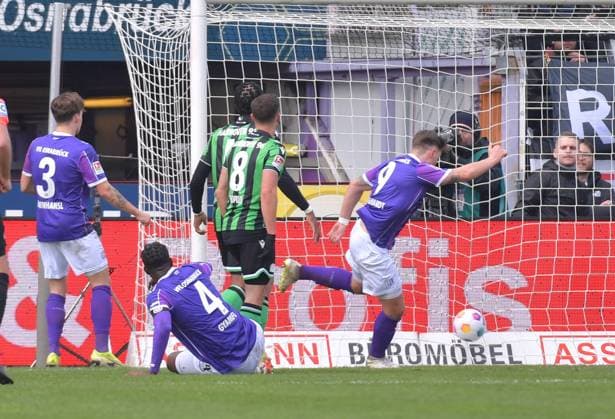 24.02.2024, xblx, Fussball 2.Bundesliga, VfL Osnabrueck - Hannover 96 emspor, v.l. Erik Engelhardt (VfL Osnabrueck), Goal scored, Tor zum 1:0 (DFL DFB REGULATIONS PROHIBIT ANY USE OF PHOTOGRAPHS as IMAGE SEQUENCES and or QUASI-VIDEO) Osnabrueck