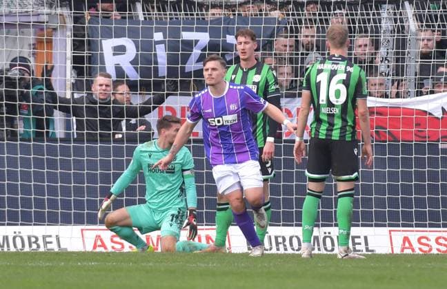 24.02.2024, xblx, Fussball 2.Bundesliga, VfL Osnabrueck - Hannover 96 emspor, v.l. Erik Engelhardt (VfL Osnabrueck), Goal scored, Tor zum 1:0, celebrate the goal, Torjubel , Jubel, jubeln, jubelt, (DFL DFB REGULATIONS PROHIBIT ANY USE OF PHOTOGRAPHS as IMAGE SEQUENCES and or QUASI-VIDEO) Osnabrueck