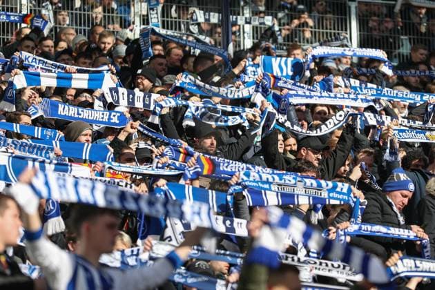 24.02.2024, xusrbx, Fussball 2.Bundesliga, 1.FC Kaiserslautern - Karlsruher SC emspor, die Fans vom Karlsruher SC, nach dem Spiel, (DFL DFB REGULATIONS PROHIBIT ANY USE OF PHOTOGRAPHS as IMAGE SEQUENCES and or QUASI-VIDEO) Kaiserslautern
