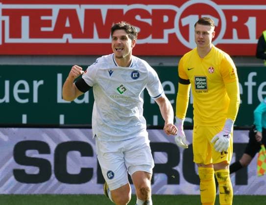 Fussball - 2. Bundesliga - Saison 2023 24 Kaiserslautern - Fritz-Walter-Stadion 24.02.2024 1. FC Kaiserslautern (fck) - Karlsruher SC (ksc) Fussball - 2. Bundesliga - 1. FC Kaiserslautern