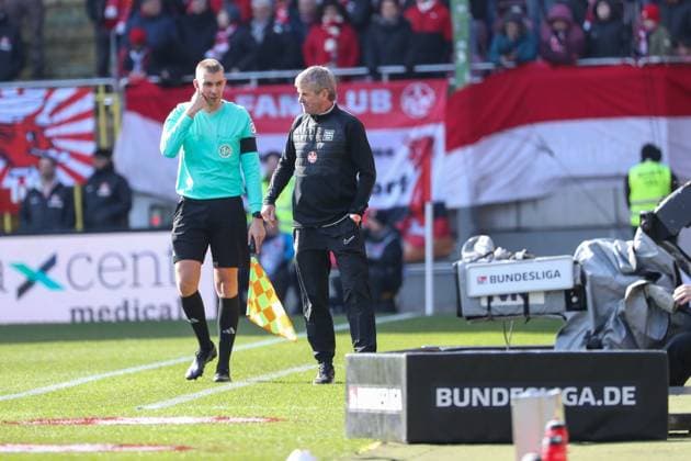 24.02.2024, xusrbx, Fussball 2.Bundesliga, 1.FC Kaiserslautern - Karlsruher SC emspor, Friedhelm Funkel (Trainer 1. FC Kaiserslautern), (DFL DFB REGULATIONS PROHIBIT ANY USE OF PHOTOGRAPHS as IMAGE SEQUENCES and or QUASI-VIDEO) Kaiserslautern