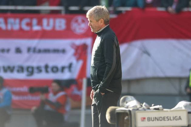24.02.2024, xusrbx, Fussball 2.Bundesliga, 1.FC Kaiserslautern - Karlsruher SC emspor, Friedhelm Funkel (Trainer 1. FC Kaiserslautern), (DFL DFB REGULATIONS PROHIBIT ANY USE OF PHOTOGRAPHS as IMAGE SEQUENCES and or QUASI-VIDEO) Kaiserslautern