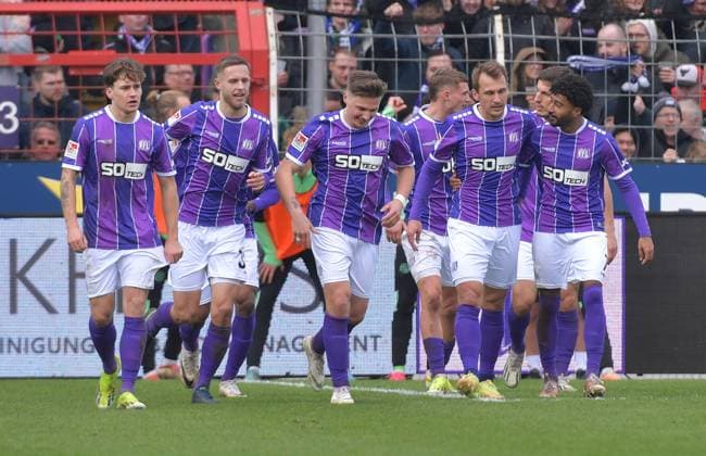 24.02.2024, xblx, Fussball 2.Bundesliga, VfL Osnabrueck - Hannover 96 emspor, v.l. Erik Engelhardt (VfL Osnabrueck), Goal scored, Tor zum 1:0, celebrate the goal, Torjubel , Jubel, jubeln, jubelt, (DFL DFB REGULATIONS PROHIBIT ANY USE OF PHOTOGRAPHS as IMAGE SEQUENCES and or QUASI-VIDEO) Osnabrueck
