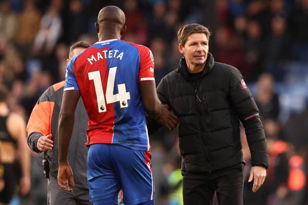 Crystal Palace v Burnley Premier League 24 02 2024. Crystal Palace Manager Oliver Glasner congratulates Jean-Philippe Mateta of Crystal Palace at full-time during the Premier League match between Crystal Palace and Burnley at Selhurst Park, London, England on 24 February 2024. London Selhurst Park Greater London England Editorial use only DataCo restrictions apply See www.football-dataco.com , Copyright: xPaulxPhelanx PSI-19112-0036