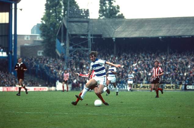 QPR v Stoke City 25 September 1976 London: Football League Division One - Queens Park Rangers v Stoke City : Stan Bowles of QPR in action at Loftus Road : Photo: gerry Cranham. London UK *** QPR gegen Stoke City 25. September 1976 London Football League Division One Queens Park Rangers gegen Stoke City Stan Bowles von QPR in Aktion an der Loftus Road Foto gerry Cranham London UK  Copyright: xGerryxCranhamxOffside