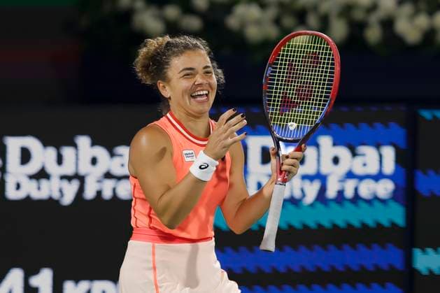 Jasmine Paolini jubelt nach dem Sieg, Jubel, Freude, Emotion Finale, Endspiel, Dubai Duty Free Tennis Championships, Dubai, U.A.E. Tennis - Dubai Tennis Championships 2024 - WTA, Tennis Damen - Dubai Duty Free Tennis Stadium - Dubai - - United Arab Emirates - 24 February 2024. Copyright: xJuergenxHasenkopfx