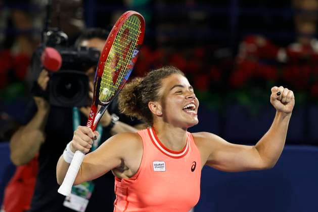 Jasmine Paolini jubelt nach dem Sieg, Jubel, Freude, Emotion, Finale, Endspiel, Dubai Duty Free Tennis Championships, Dubai, U.A.E. Tennis - Dubai Tennis Championships 2024 - WTA, Tennis Damen - Dubai Duty Free Tennis Stadium - Dubai - - United Arab Emirates - 24 February 2024. Copyright: xJuergenxHasenkopfx