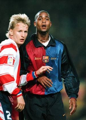 Onderwerp Subject: FC Barcelona, Barca - Atletico Madrid Seizoen Season: 1999 2000 FOTO PHOTO: FC Barcelona s Patrick KLUIVERT BARCELONA ESP Content not available for redistribution in The Netherlands directly or indirectly through any third parties. Copyright: xBSRxAgencyx 991911158