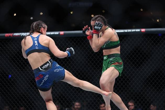 February 24, 2024, Mexico City, Distrito Federal, Mexico: Yazmin Jauregui and Sam Hughes fight in the 3-round WomenÃ¢â‚¬â ¢s Strawweight bout at the Arena CDMX for UFC Fight Night - Mexico City on February 24, 2024 in Mexico City, Distrito Federal, Mexico. ( AG Fight) Mexico City Mexico - ZUMAp175 20240224_zsa_p175_220 Copyright: xAlejandroxSalazarx