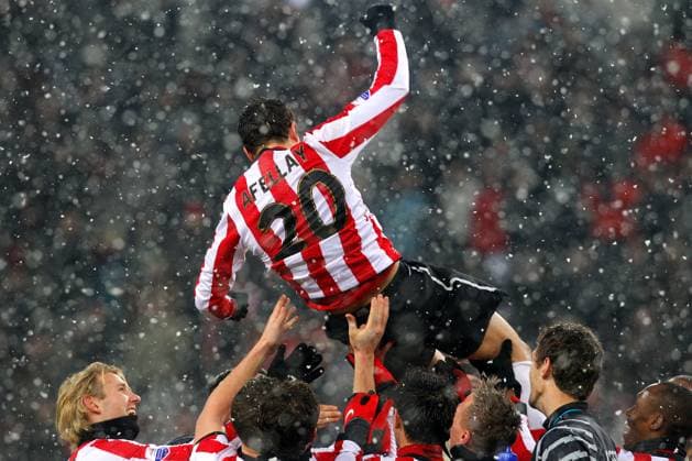 Onderwerp Subject: PSV - Eredivisie Reklame: Club Team Country: PSV Seizoen Season: 2010 2011 FOTO PHOTO: PSV s Ibrahim AFELLAY (UP) after his last match for PSV. (Photo by PICS UNITED) EINDHOVEN NETHERLANDS,THE Content not available for redistribution in The Netherlands directly or indirectly through any third parties. Copyright: xBSRxAgencyx 10691219K4L7634