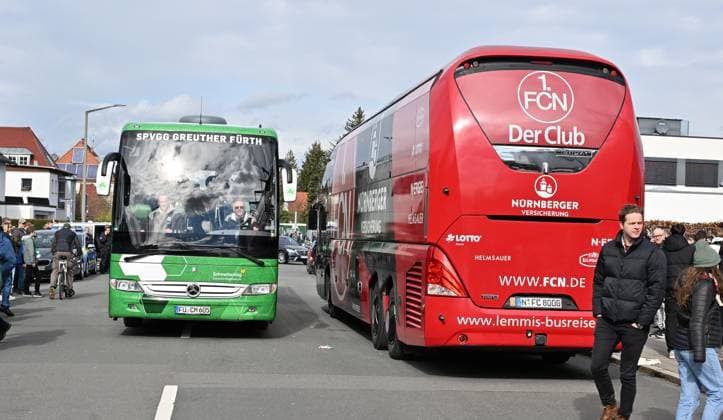 25.02.2024 - Fussball - Saison 2023 2024 - 2. Fussball - Bundesliga - 23. Spieltag: SpVgg Greuther Fürth ( Kleeblatt ) - 1. FC Nürnberg FCN ( Club ) Derby Frankenderby - Sportfoto Zink - xwoxzix - DFL regulations prohibit any use of photographs as image sequences and or quasi-video - only for editorial use - Mannschaftsbusse Teambusse Fürth Nürnberg