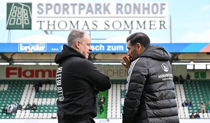 25.02.2024 - Fussball - Saison 2023 2024 - 2. Fussball - Bundesliga - 23. Spieltag: SpVgg Greuther Fürth ( Kleeblatt ) - 1. FC Nürnberg FCN ( Club ) Derby Frankenderby - Sportfoto Zink - xwoxzix - DFL regulations prohibit any use of photographs as image sequences and or quasi-video - only for editorial use - Alexander Zorniger ( Trainer SpVgg Greuther Fürth ) Cristian Fiel ( Trainer 1. FC Nürnberg FCN ) vor Spielbeginn