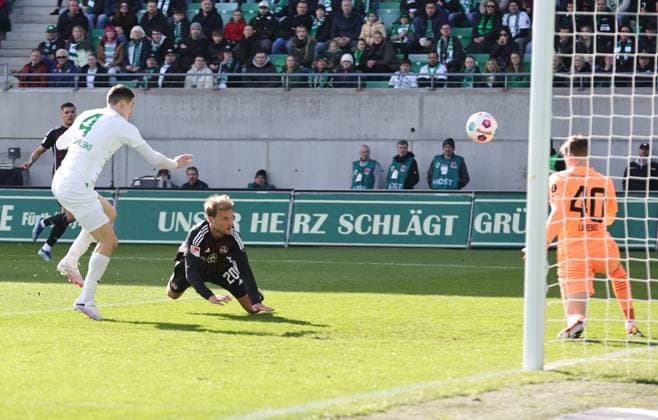 25.02.2024 - Fussball - Saison 2023 2024 - 2. Fussball - Bundesliga - 23. Spieltag: SpVgg Greuther Fürth ( Kleeblatt ) - 1. FC Nürnberg FCN ( Club ) Derby Frankenderby - Sportfoto Zink DaMa - xdaxmax - DFL regulations prohibit any use of photographs as image sequences and or quasi-video - only for editorial use - Tor Treffer Torschuß zum 0:1 - Torschütze Sebastian Andersson (20, 1. FC Nürnberg FCN ) gegen Damian Michalski (4, SpVgg Greuther Fürth ) Jonas Urbig (40, SpVgg Greuther Fürth )