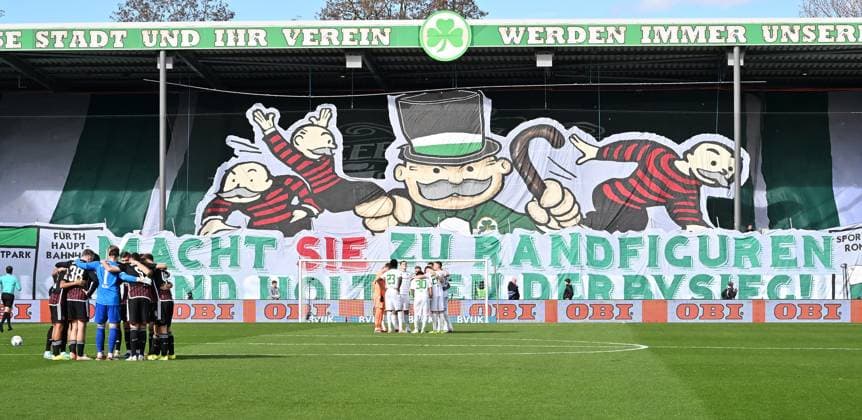 25.02.2024 - Fussball - Saison 2023 2024 - 2. Fussball - Bundesliga - 23. Spieltag: SpVgg Greuther Fürth ( Kleeblatt ) - 1. FC Nürnberg FCN ( Club ) Derby Frankenderby - Sportfoto Zink - xwoxzix - DFL regulations prohibit any use of photographs as image sequences and or quasi-video - only for editorial use - Teamkreis Mannschaft Team - Choreo Choreografie