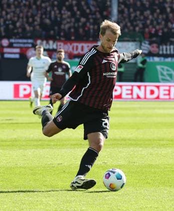25.02.2024 - Fussball - Saison 2023 2024 - 2. Fussball - Bundesliga - 23. Spieltag: SpVgg Greuther Fürth ( Kleeblatt ) - 1. FC Nürnberg FCN ( Club ) Derby Frankenderby - Sportfoto Zink DaMa - xdaxmax - DFL regulations prohibit any use of photographs as image sequences and or quasi-video - only for editorial use - Sebastian Andersson (20, 1. FC Nürnberg FCN ) - Freisteller Einzelbild
