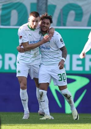25.02.2024 - Fussball - Saison 2023 2024 - 2. Fussball - Bundesliga - 23. Spieltag: SpVgg Greuther Fürth ( Kleeblatt ) - 1. FC Nürnberg FCN ( Club ) Derby Frankenderby - Sportfoto Zink DaMa - xdaxmax - DFL regulations prohibit any use of photographs as image sequences and or quasi-video - only for editorial use - Jubel Freude Torjubel nach Tor zum 2:1 - Tim Lemperle (19, SpVgg Greuther Fürth ) Armindo Sieb (30, SpVgg Greuther Fürth ) jubelt freut sich - Torschütze: Armindo Sieb (30, SpVgg Greuther Fürth )