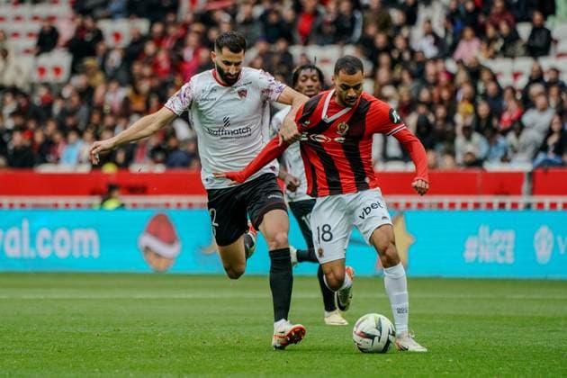 Alexis Claude Maurice (OGC Nice) - Maxime Gonalons (Clermont Foot 63) FOOTBALL : OGC Nice vs Clermont Foot 63 - Ligue 1 Uber Eats - Nice - 25 02 2024 NorbertScanella Panoramic 