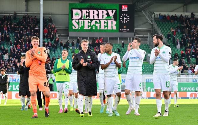 25.02.2024 - Fussball - Saison 2023 2024 - 2. Fussball - Bundesliga - 23. Spieltag: SpVgg Greuther Fürth ( Kleeblatt ) - 1. FC Nürnberg FCN ( Club ) Derby Frankenderby - Sportfoto Zink - xwoxzix - DFL regulations prohibit any use of photographs as image sequences and or quasi-video - only for editorial use - Jonas Urbig (40, SpVgg Greuther Fürth ) Gian Luca Gian-Luca Itter (27, SpVgg Greuther Fürth ) Julian Green (37, SpVgg Greuther Fürth ) Damian Michalski (4, SpVgg Greuther Fürth ) Orestis Kiomourtzoglou (13, SpVgg Greuther Fürth ) Jubel Freude nach Spielende