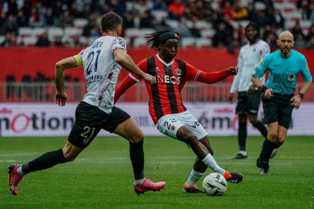 Jordan Lotomba (OGC Nice) - Florent Ogier (Clermont Foot 63) FOOTBALL : OGC Nice vs Clermont Foot 63 - Ligue 1 Uber Eats - Nice - 25 02 2024 NorbertScanella Panoramic 