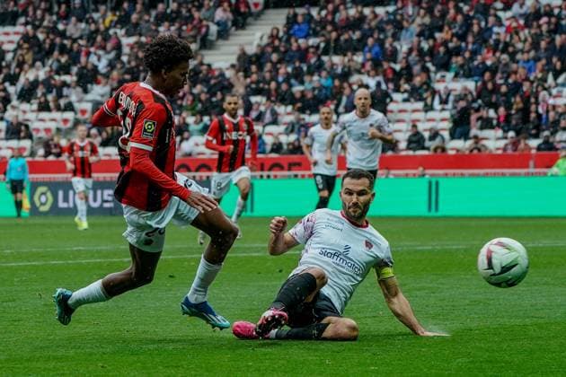 Hicham Boudaoui (OGC Nice) - Florent Ogier (Clermont Foot 63) FOOTBALL : OGC Nice vs Clermont Foot 63 - Ligue 1 Uber Eats - Nice - 25 02 2024 NorbertScanella Panoramic 