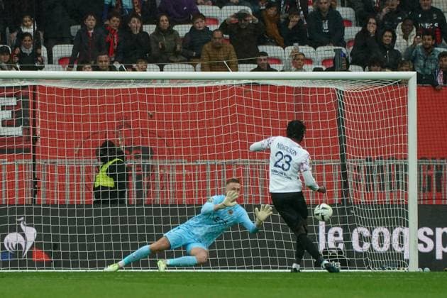 Penalty - Shamar Nicholson (Clermont Foot 63) - Marcin Bulka (OGC Nice) FOOTBALL : OGC Nice vs Clermont Foot 63 - Ligue 1 Uber Eats - Nice - 25 02 2024 NorbertScanella Panoramic 