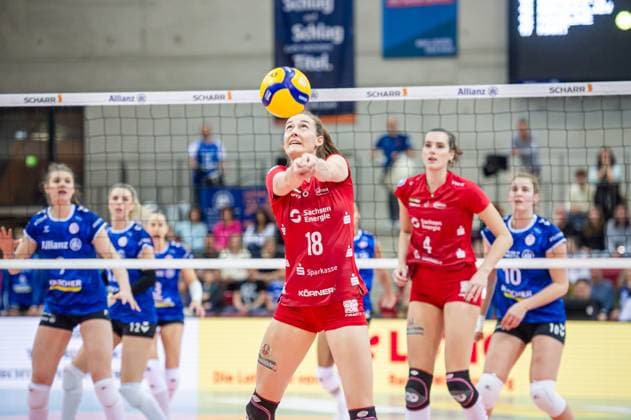Sarah Straube (Dresdner SC, 18) - Ballannahme Allianz MTV Stuttgart - Dresdner SC, Volleyball Bundesliga, Frauen, VBL, Saison 2023 24, 25.02.2024, Stuttgart (SCHARRena), DEU Allianz MTV Stuttgart - Dresdner SC, Sport, Volleyball Bundesliga, Frauen, VBL, Saison 2023 24, 25.02.2024, Stuttgart (SCHARRena), DEU Stuttgart Copyright: xSandyxDinkelackerx EP_SDR