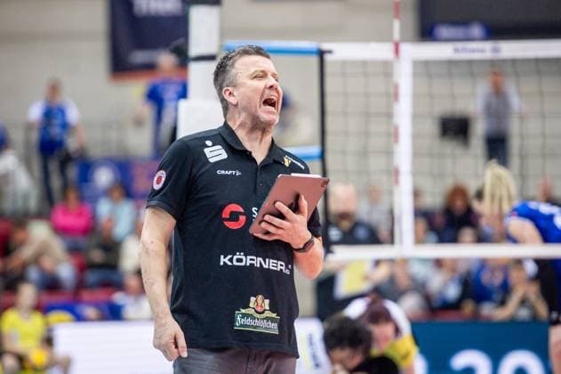 Alexander Waibl (Dresdner SC, Trainer) - Schrei Allianz MTV Stuttgart - Dresdner SC, Volleyball Bundesliga, Frauen, VBL, Saison 2023 24, 25.02.2024, Stuttgart (SCHARRena), DEU Allianz MTV Stuttgart - Dresdner SC, Sport, Volleyball Bundesliga, Frauen, VBL, Saison 2023 24, 25.02.2024, Stuttgart (SCHARRena), DEU Stuttgart Copyright: xSandyxDinkelackerx EP_SDR
