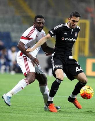 Onderwerp Subject: Besiktas - Sivasspor - Turkish Super Lig Reklame: Club Team Country: Seizoen Season: 2015 2016 FOTO PHOTO: Michael ENERAMO (L) of Sivasspor in duel with RHODOLFO ( Luiz Rhodolfo Dini GAIOTO ) (R) of Besiktas. (Photo by PICS UNITED) ISTANBUL TURKEY Content not available for redistribution in The Netherlands directly or indirectly through any third parties. Copyright: xBSRxAgencyx 1519112200053