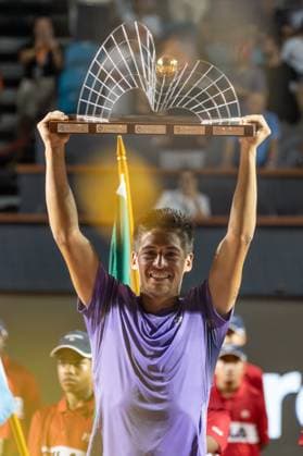 (240226) -- RIO DE JANEIRO, Feb. 26, 2024 -- Sebastian Baez holds up the trophy during the men s singles final between Sebastian Baez of Argentina and Mariano Navone of Argentina at the 2024 ATP500 Rio Open at Jockey Club Brasileiro in Rio de Janeiro, Brazil, Feb. 25, 2024. ) (SP)BRAZIL-RIO DE JANEIRO-TENNIS-RIO OPEN-MEN S SINGLES-FINAL WangxTiancong 