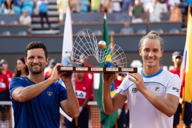 (240226) -- RIO DE JANEIRO, Feb. 26, 2024 -- Nicolas Barrientos (L) of Colombia Rafael Matos of Brazil hold up the trophy during the awarding ceremony after the men s doubles final between Lucas Miedler Alexander Erler of Austria and Nicolas Barrientos of Colombia Rafael Matos of Brazil at the 2024 ATP500 Rio Open at Jockey Club Brasileiro in Rio de Janeiro, Brazil, Feb. 25, 2024. ) (SP)BRAZIL-RIO DE JANEIRO-TENNIS-RIO OPEN-MEN S DOUBLES-FINAL WangxTiancong 