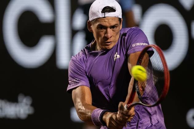 (240226) -- RIO DE JANEIRO, Feb. 26, 2024 -- Sebastian Baez of Argentina hits a return during the men s singles final between Sebastian Baez of Argentina and Mariano Navone of Argentina at the 2024 ATP500 Rio Open at Jockey Club Brasileiro in Rio de Janeiro, Brazil, Feb. 25, 2024. (Photo by Xinhua) (SP)BRAZIL-RIO DE JANEIRO-TENNIS-RIO OPEN-MEN S SINGLES-FINAL ClaudiaxMartini 