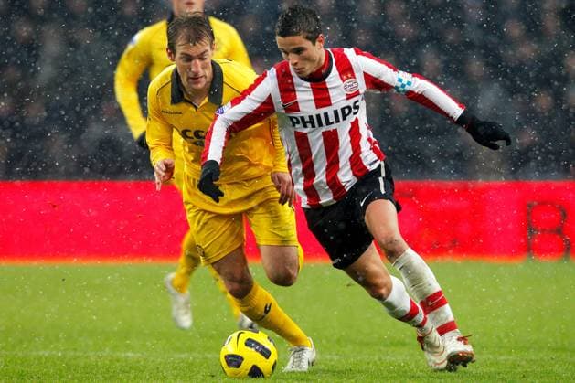 Onderwerp Subject: PSV - Roda JC - Eredivisie Reklame: Club Team Country: PSV - Roda JC Seizoen Season: 2010 2011 FOTO PHOTO: PSV s Ibrahim AFELLAY (R) in duel with Roda JC s Willem JANSSEN (L). (Photo by PICS UNITED) EINDHOVEN NETHERLANDS,THE Content not available for redistribution in The Netherlands directly or indirectly through any third parties. Copyright: xBSRxAgencyx 10691219K4L7402