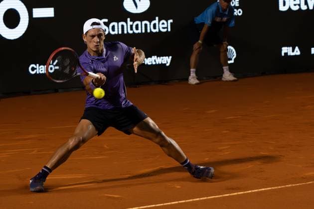 (240226) -- RIO DE JANEIRO, Feb. 26, 2024 -- Sebastian Baez of Argentina hits a return during the men s singles final between Sebastian Baez of Argentina and Mariano Navone of Argentina at the 2024 ATP500 Rio Open at Jockey Club Brasileiro in Rio de Janeiro, Brazil, Feb. 25, 2024. ) (SP)BRAZIL-RIO DE JANEIRO-TENNIS-RIO OPEN-MEN S SINGLES-FINAL WangxTiancong 