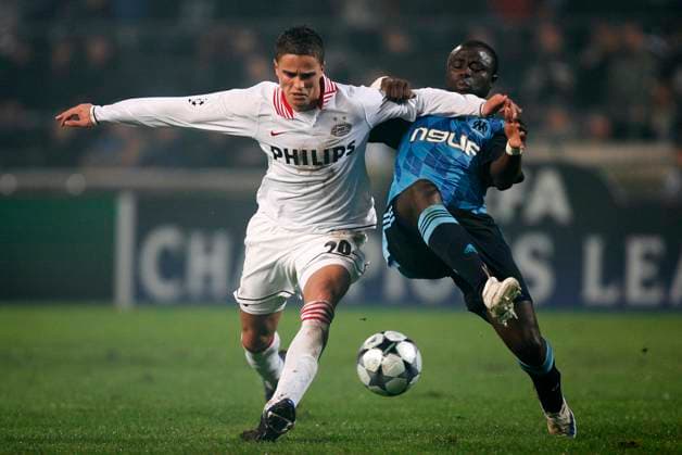 Onderwerp Subject: Olympique Marseille - PSV (3-0) Champions League Reklame: Club Team Country: Olympique Marseille - PSV Seizoen Season: 2008 2009 FOTO PHOTO: Olympique Marseille s Modeste M BAMI (R) in duel with PSV s Ibrahim AFELLAY (L) MARSEILLE FRA Content not available for redistribution in The Netherlands directly or indirectly through any third parties. Copyright: xBSRxAgencyx 08691104C336706