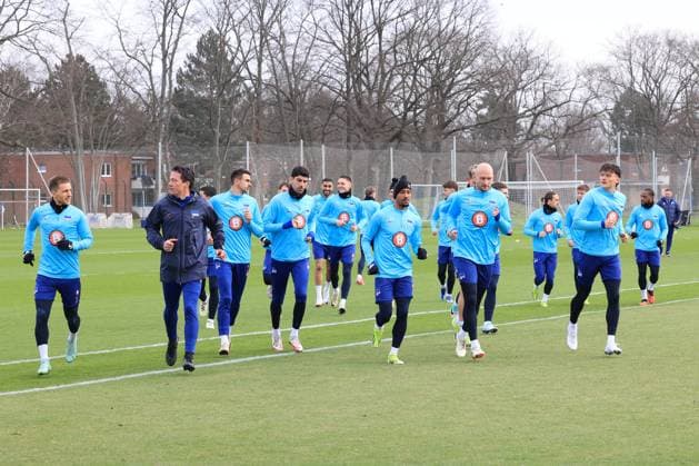 DEU, DFL, 2. FBL Hertha BSC, Training, 26.02.2024, Sportforum, Berlin, DEU, DFL, 2. FBL Hertha BSC, Training, im Bild Hertha-Spielerkreis, warmlaufen, Aufwaermtraining DFL - regulations prohibit any use of Photographs as image sequences and or quasi-video Foto: Juergen Engler nordphoto GmbH