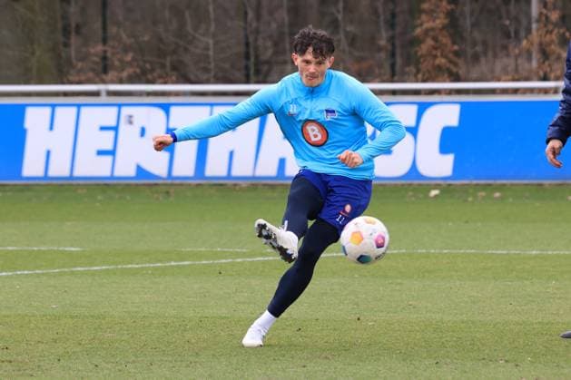 DEU, DFL, 2. FBL Hertha BSC, Training, 26.02.2024, Sportforum, Berlin, DEU, DFL, 2. FBL Hertha BSC, Training, im Bild Fabian Reese (Hertha BSC Berlin 11) DFL - regulations prohibit any use of Photographs as image sequences and or quasi-video Foto: Juergen Engler nordphoto GmbH