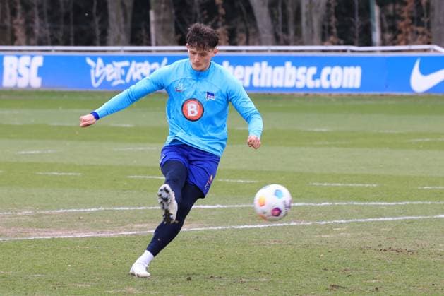 DEU, DFL, 2. FBL Hertha BSC, Training, 26.02.2024, Sportforum, Berlin, DEU, DFL, 2. FBL Hertha BSC, Training, im Bild Fabian Reese (Hertha BSC Berlin 11) DFL - regulations prohibit any use of Photographs as image sequences and or quasi-video Foto: Juergen Engler nordphoto GmbH