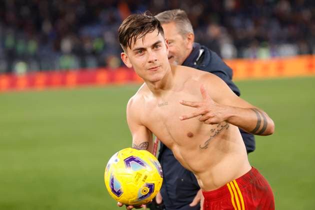 Sport Themen der Woche KW09 Sport Bilder des Tages AS Roma v Torino FC - Serie A TIM Paulo Dybala of Roma is celebrating at the end of the Serie A soccer match between AS Roma and Torino FC at Stadio Olimpico in Rome, Italy, on February 26, 2024. Rome Italy  Copyright: xCiroxDexLucax originalFilename:deluca-romatori240226_npKtI.jpg