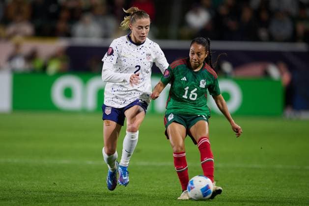 RECORD DATE NOT STATED Concacaf W Gold Cup 2024 United States vs Mexico Abby Dhalkemper (L) of USA fights for the ball with Karla Nieto (R) of Mexico during the Group stage, Group A match between United States (USA) and Mexico (Mexico national team, Nationalteam as part of the Concacaf Womens Gold Cup 2024, at Dignity Health Sports Park Stadium on February 26, 2024 in Carson California, United States. CARSON LOS ANGELES CALIFORNIA UNITED STATES  Copyright: xDavidxLeahx 20240226215115_CWGC_2024_GA_USA_MEX_NIETO99