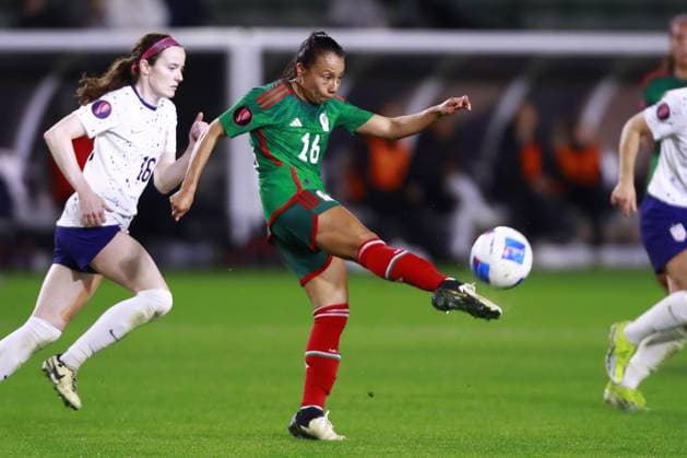 RECORD DATE NOT STATED Concacaf W Gold Cup 2024 United States vs Mexico Rose Lavelle (L) of USA fights for the ball with Karla Nieto (R) of Mexico during the Group stage, Group A match between United States (USA) and Mexico (Mexico national team, Nationalteam as part of the Concacaf Womens Gold Cup 2024, at Dignity Health Sports Park Stadium on February 26, 2024 in Carson California, United States. CARSON LOS ANGELES CALIFORNIA UNITED STATES  Copyright: xUlisesxNaranjox 20240226221247_CWGC_2024_GA_USA_MEX_NIETO150