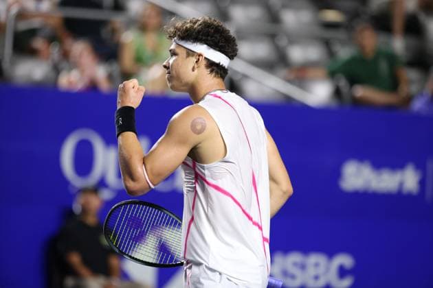 (240227) -- ACAPULCO, Feb. 27, 2024 -- Ben Shelton of the United States reacts during the men s singles first round match against Daniel Evans of Britain at the 2024 ATP, Tennis Herren Mexican Open tennis tournament in Acapulco, Mexico, Feb. 26, 2024. ) (SP)MEXICO-ACAPULCO-TENNIS-MEXICAN OPEN LixMengxin 