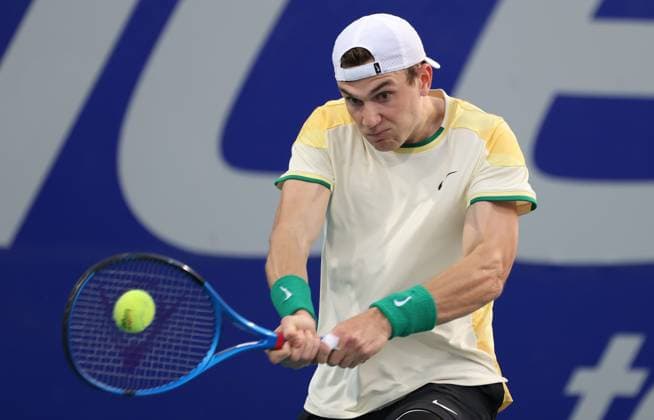 (240227) -- ACAPULCO, Feb. 27, 2024 -- Jack Draper of Britain returns a shot during the men s singles first round match between Jack Draper of Britain and Tommy Paul of the Untied States at the 2024 ATP, Tennis Herren Mexican Open tennis tournament in Acapulco, Mexico, Feb. 26, 2024. ) (SP)MEXICO-ACAPULCO-TENNIS-MEXICAN OPEN LixMengxin 