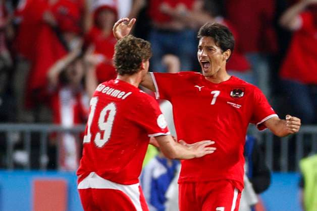 Onderwerp Subject: Austria EURO 2008 Reklame: Club Team Country: Austria - Poland Seizoen Season: 2007 2008 2008 2009 FOTO PHOTO: Austria s Ivica VASTIC (R) celebrating his goal with Jurgen SAUMEL (L) Austria Content not available for redistribution in The Netherlands directly or indirectly through any third parties. Copyright: xBSRxAgencyx 08690612MKL0302