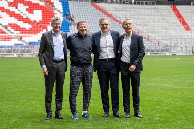 Sport Themen der Woche KW09 Sport Bilder des Tages Praesident Herbert Hainer (FC Bayern Muenchen), Max Eberl, Sportvorstand FC Bayern Muenchen AG, Jan-Christian Dreesen, Vorstandsvorsitzender FC Bayern Muenchen AG, Dr. Michael Diederich, Finanzvorstand FC Bayern Muenchen AG in der Allianz Arena, Teambild des neuen Vorstandes, FC Bayern Muenchen, Pressekonferenz zur Vorstellung des neuen Sportvorstandes Max Eberl, 27.02.2024 Muenchen Bayern Deutschland *** President Herbert Hainer FC Bayern Muenchen , Max Eberl, Chief Sports Officer FC Bayern Muenchen AG, Jan Christian Dreesen, Chairman of the Board FC Bayern Muenchen AG, Dr Michael Diederich, Chief Financial Officer FC Bayern Muenchen AG in the Allianz Arena, Team picture of the new board, FC Bayern Muenchen, Press conference to introduce the new Chief Sports Officer Max Eberl, 27 02 2024 Muenchen Bayern Germany Copyright: xkolbert-press UlrichxGamelx