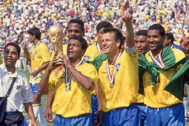ROMARIO FARIA, CARLOS DUNGA VERRI, VIOLA PAULO ROSA, Brasile, World Cup, USA 1994, Final, Brazil vs Italy 0-0 (3-2 apk), 17-07-1994, Esultanza, Celebration, Jubel, Con coppa, With Cup CAMPIONATI MONDIALI USA 1994 FINALE BRASILE-ITALIA 0-0 (3-2 dcr)