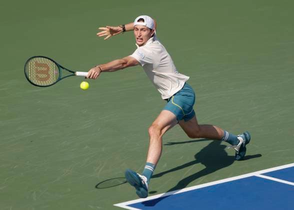 Sport Bilder des Tages Ugo Humbert (FRA), Dubai Duty Free Tennis Championships, Dubai, U.A.E. Tennis - Dubai Tennis Championships 2024 - ATP, Tennis Herren - Dubai Duty Free Tennis Stadium - Dubai - - United Arab Emirates - 27 February 2024. Copyright: xJuergenxHasenkopfx
