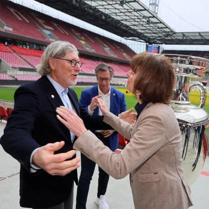 Fifa Euro 24, Countdown: 111 Tage bis zum Anpfiff Köln ist im EM-Fieber, Toni Schumacher begrüßt Oberbürgermeisterin Henriette Reker, 26.02.2024, Bild: