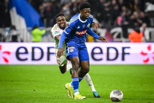 February 27, 2024, Decines-Charpieu, France, France: Ernest NUAMAH of Lyon and Saidou SOW of Strasbourg during the French Cup match between Olympique Lyonnais (OL) and Racing Club de Strasbourg at Groupama Stadium on February 27, 2024 in Decines-Charpieu near Lyon, France. Decines-Charpieu France - ZUMAm308 20240227_zsp_m308_003 Copyright: xMatthieuxMirvillex